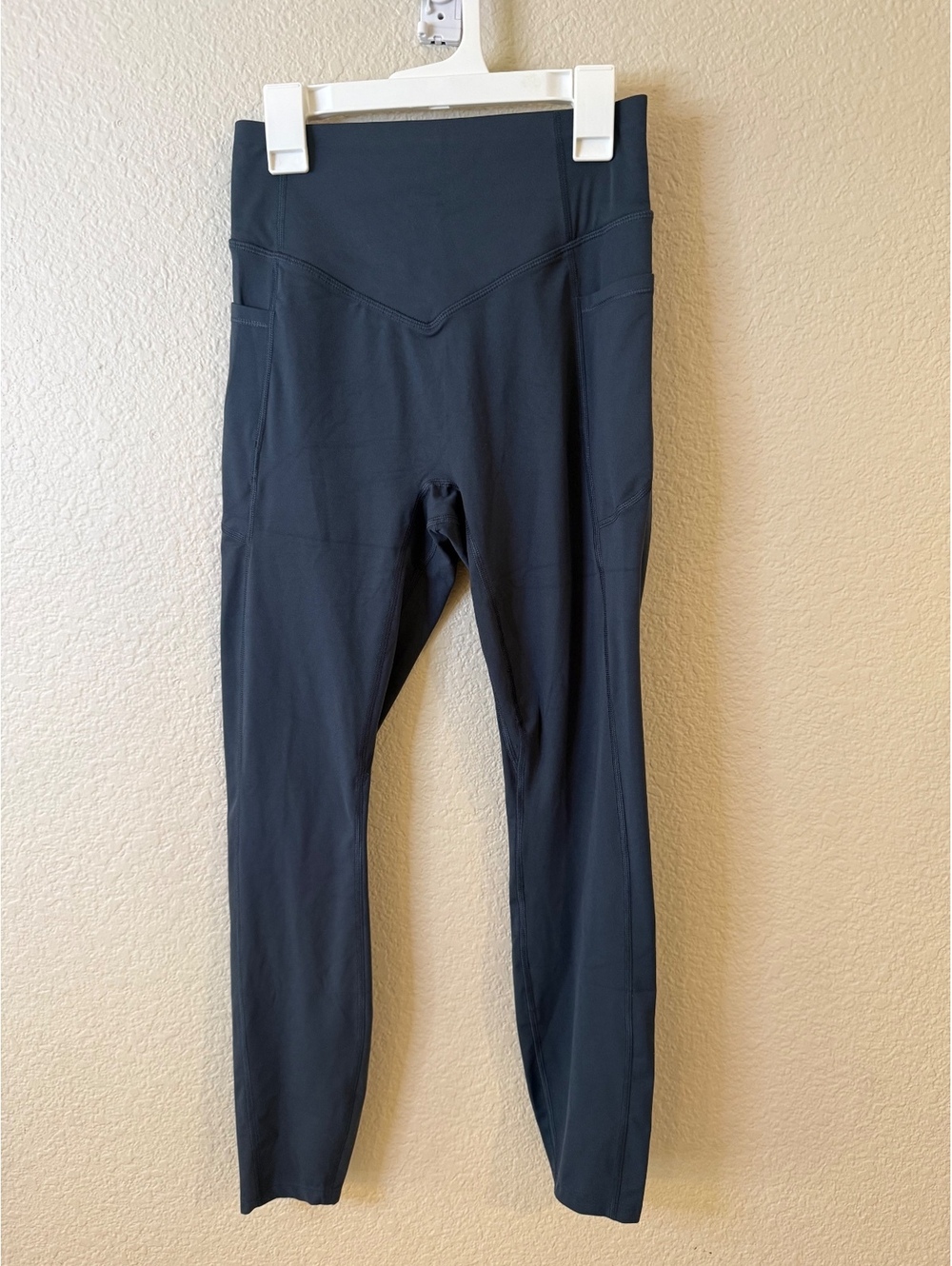 Halara Small 7/8 Navy Tummy Control Butt Scrunch/Lift Legging